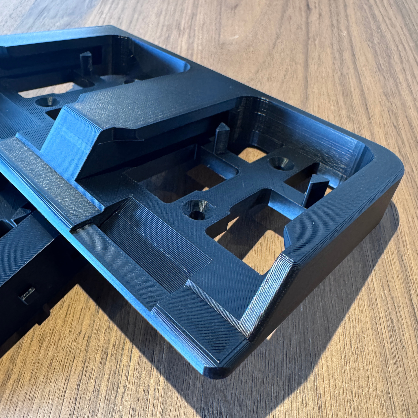 Batteriholder til Makita 40V XGT – 4-i-1 holder til værksted, servicebil og trailer